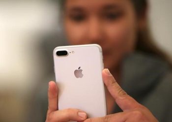 Apple Surprises Industry by Backing Right to Repair Act