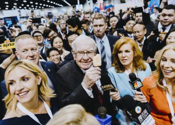 Berkshire Hathaway Reports Record Operating Profit Amidst Rising Rates, Boosting Buffett’s Returns