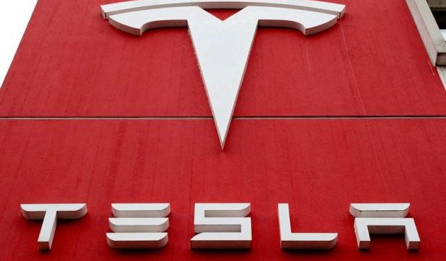 Lawyers Suing Tesla Board for Excessive Pay Demand $10,000 per Hour