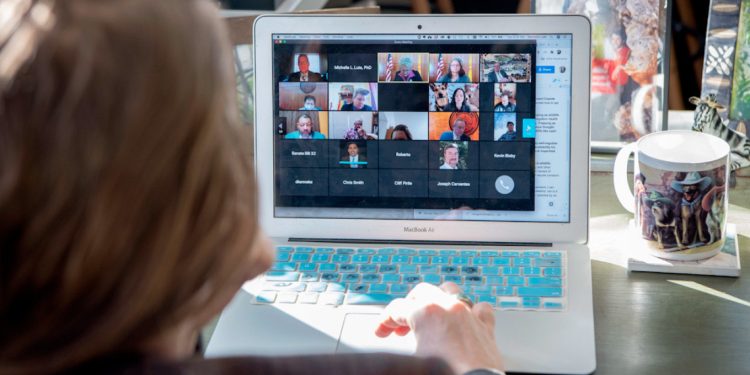 Russia Fines Zoom $1.18 Million for Operating Without Local Office