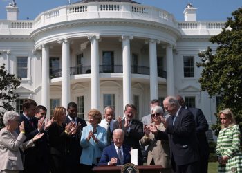 White House Snubs Tesla at EV Summit, Praises GM Despite Stark Disparity in Electric Car Deliveries