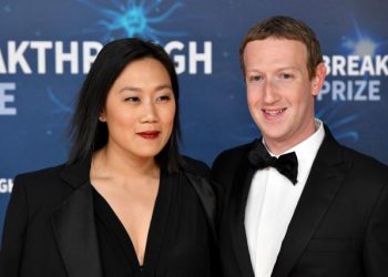 Zuckerberg Sells First Meta Shares in Two Years After 172% Surge