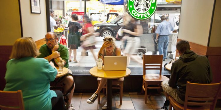 Consumer Watchdog Group Accuses Starbucks of Rigging App Payments for Nearly $900 Million Gain