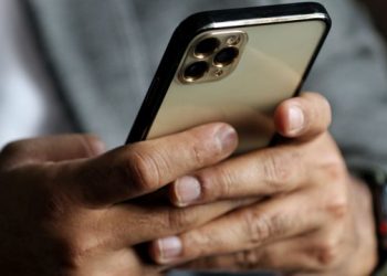 Privacy Concerns Arise as iPhone Apps Accused of Covertly Harvesting Data through Notifications