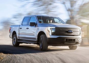 Resourceful Australian Woman Harnesses Electric Car to Power Life-Saving Dialysis Machine During Blackout