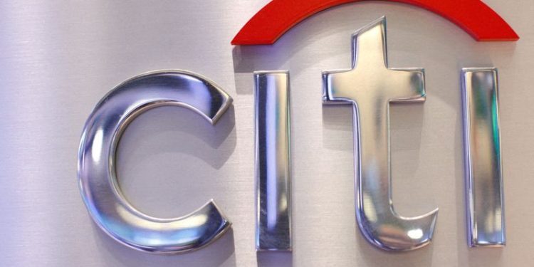 Warren Buffett Encourages Citigroup CEO Fraser to Continue Overhaul, Source Reveals