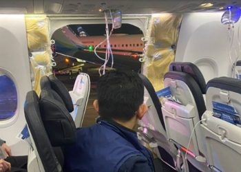 Miracle in the Sky: iPhone Falls 16,000 Feet from Alaska Airlines, Emerges Intact