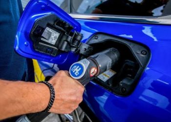 Toyota Sparks Debate with Massive Discount on Hydrogen Fuel Cell Car amidst Refueling Infrastructure Concerns