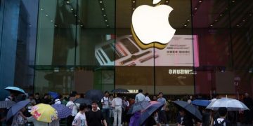 Apple Removes WhatsApp and Threads from China App Store Following Government Directive