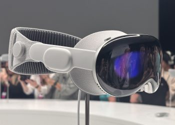 Apple Reportedly Slashes Vision Pro Headset Production Amid Plummeting US Sales