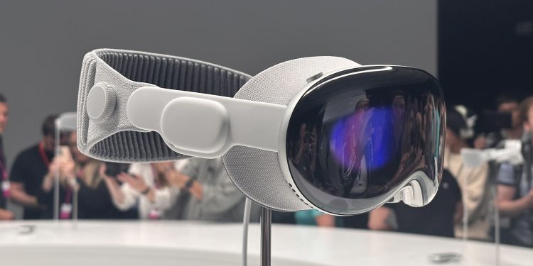 Apple Reportedly Slashes Vision Pro Headset Production Amid Plummeting US Sales