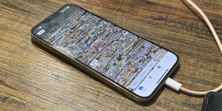 iPhone Users Alarmed: Latest iOS Update Allegedly Resurfacing Deleted Photos