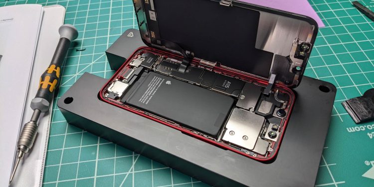 Apple Developing New Method to Make iPhone Batteries Easier to Replace