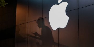 Apple Faces Lawsuit Over Alleged Pay Discrimination Against Female Employees