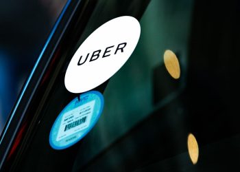 Uber Locks Out NYC Drivers Mid-Shift in Controversial Move to Lower Minimum Pay