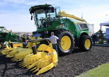 John Deere Announces Mass Layoffs in Midwest Amid Production Shift to Mexico