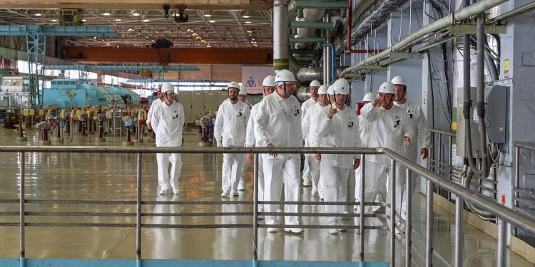 Russia Signals Threat to Disrupt Western Internet and GPS: The Lack of a Backup Plan Raises Alarm