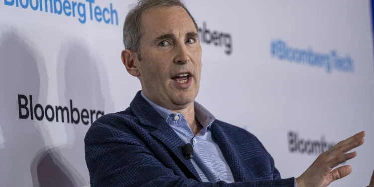 Angry Amazon Employees “Rage Applying” for New Jobs Amid RTO Mandate