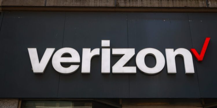 Verizon to Cut Nearly 5,000 Jobs in $2 Billion Cost-Cutting Initiative