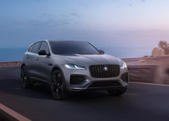 Jaguar Halts Sales of New Cars in the UK, Shifting Focus to Electric Future