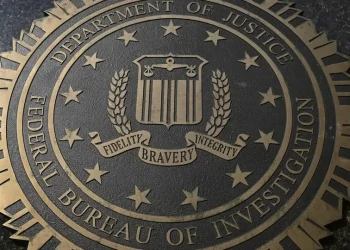FBI Warns iPhone and Android Users: “Stop Sending Texts” Amid Growing Security Threats