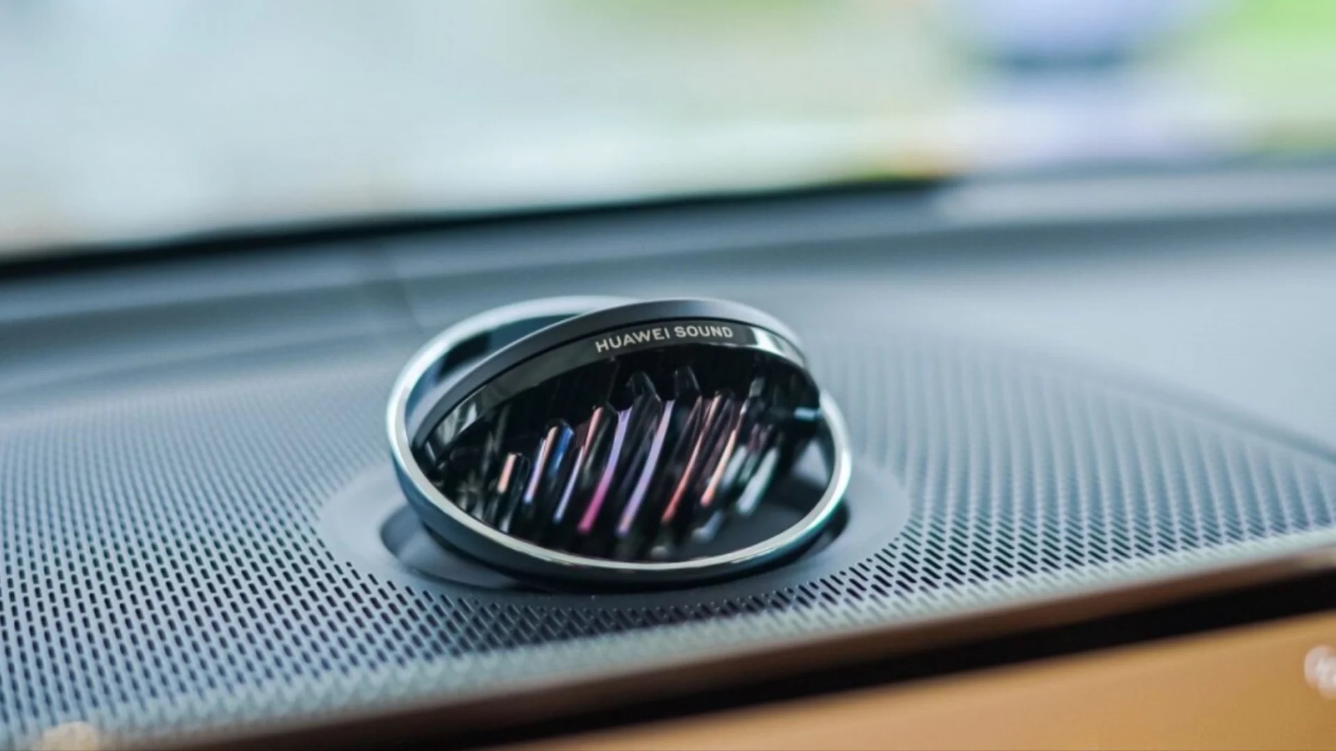 Huawei’s New 43-Speaker In-Car Audio System Lets Passengers Listen to Different Music Simultaneously