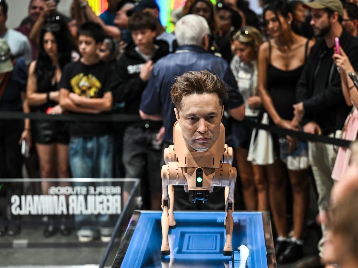 Beeple’s Musk and Zuckerberg Dog-Bots Draw Crowds in Palo Alto