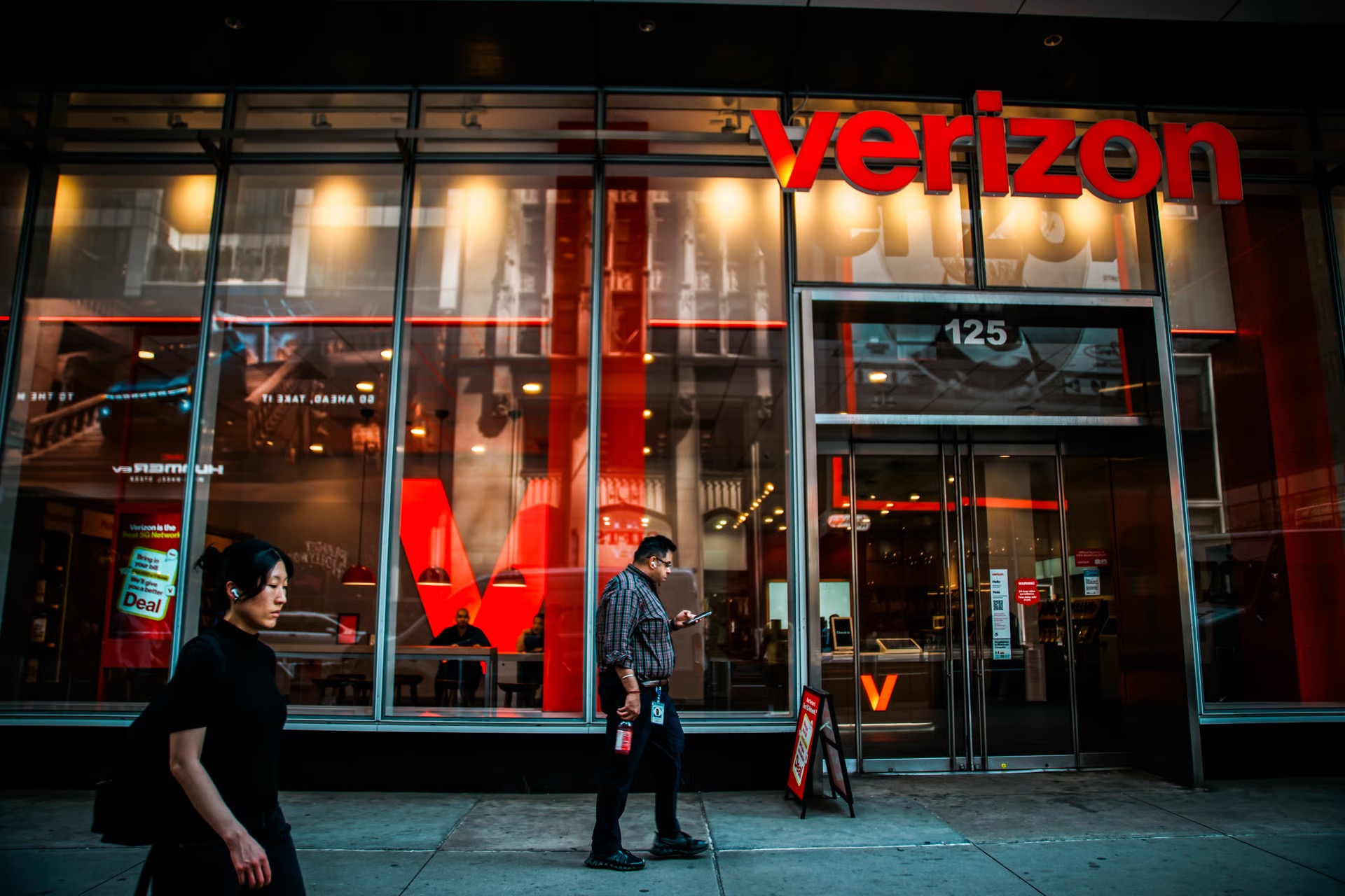 Verizon Cuts Several Hundred U.S. Workers Months After Slashing 13,000 Jobs
