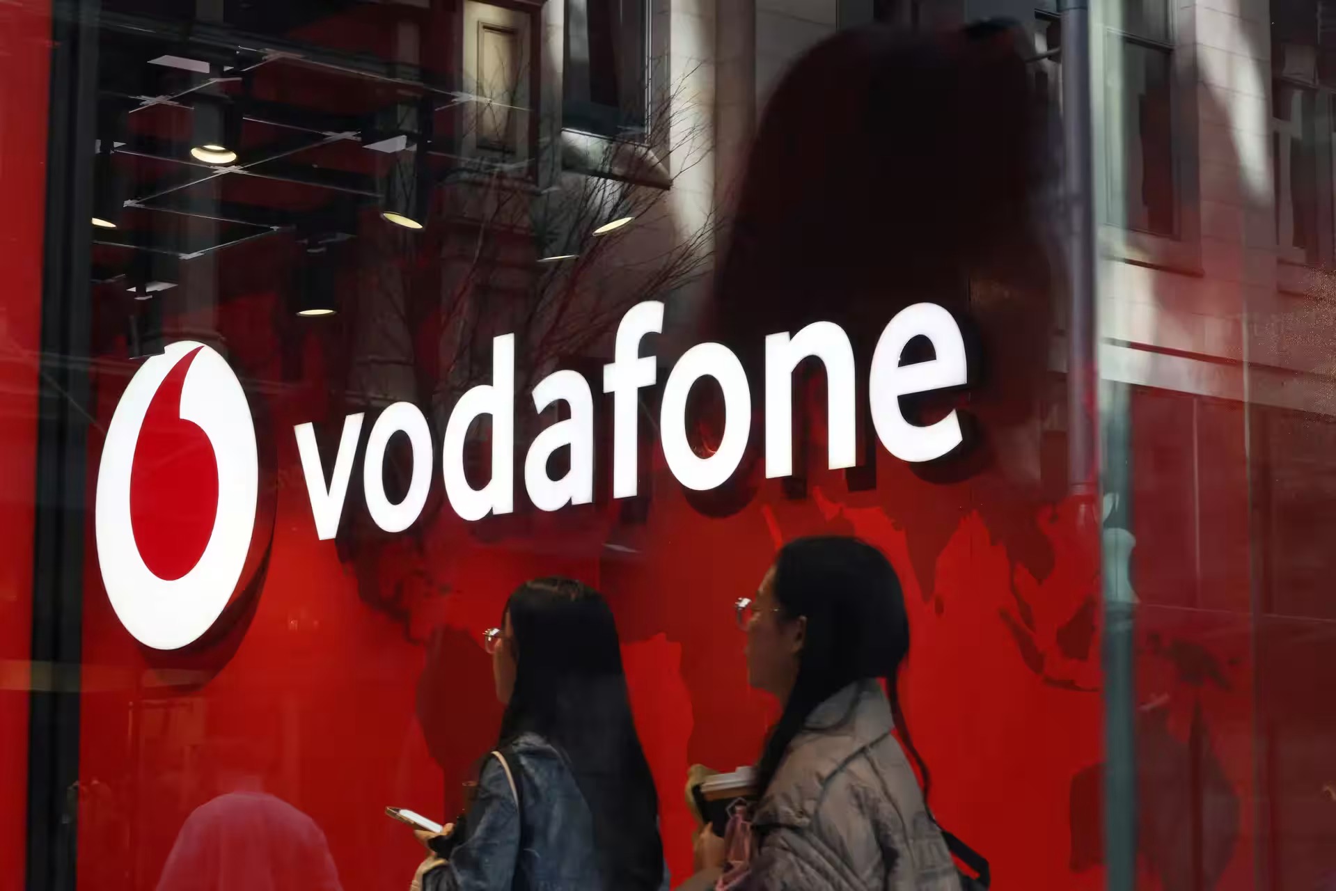 French Tycoon Xavier Niel Becomes Vodafone’s Top Shareholder in $6 Billion Deal